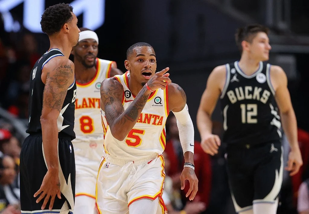 Murray drops 25, Hawks hands Bucks first loss of season Image