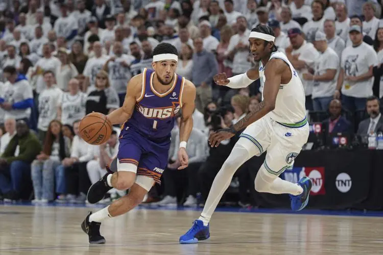 McDaniels drops 25, Wolves go up 2-0 vs. Suns Image