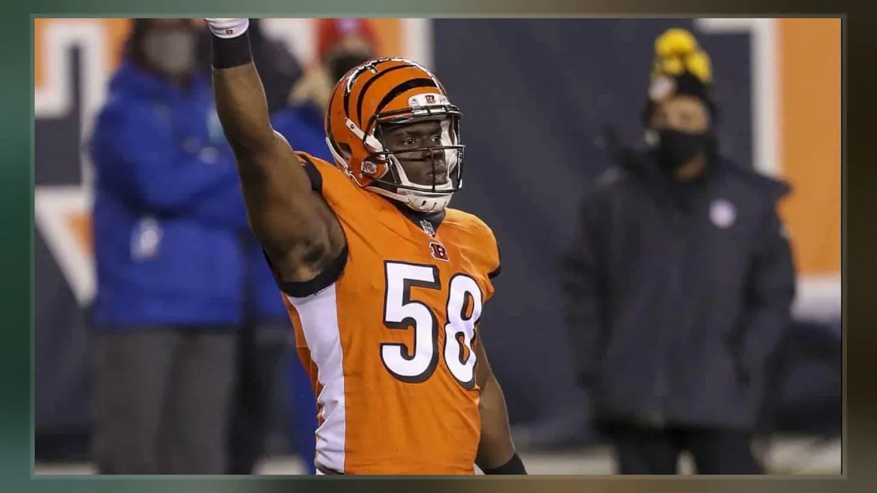 Cowboys sign defensive end Carl Lawson Image