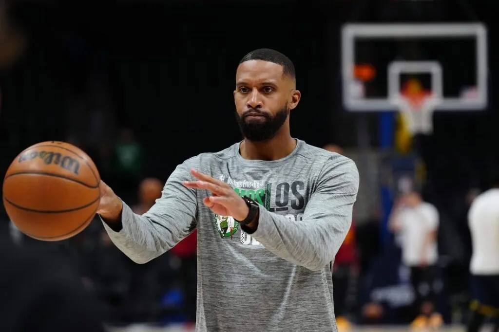 Hornets name Charles Lee as new head coach Image