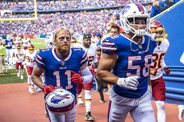 Giants sign James Robinson and Cole Beasley Image
