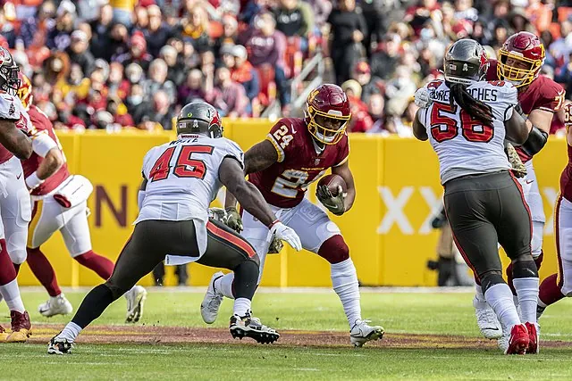 Texans sign Iinebacker Devin White Image