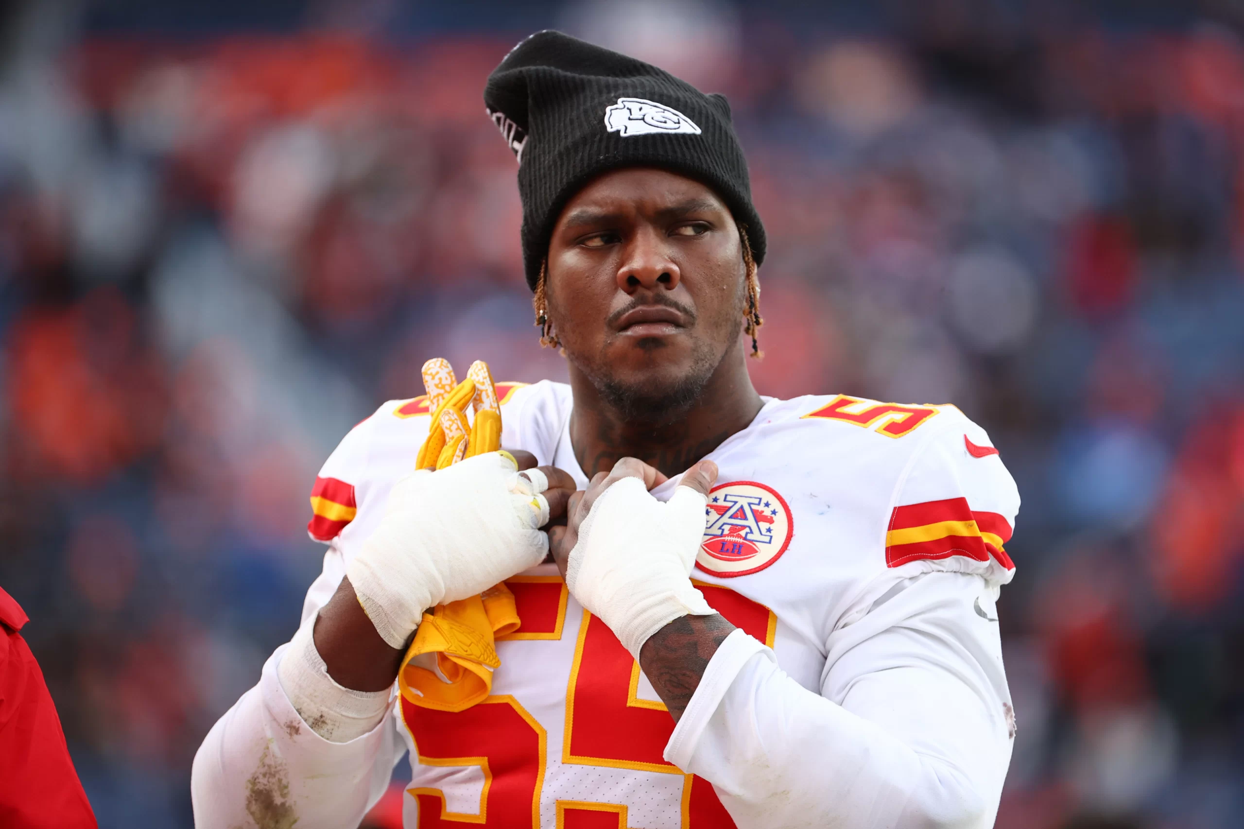 Broncos sign defensive end Frank Clark Image