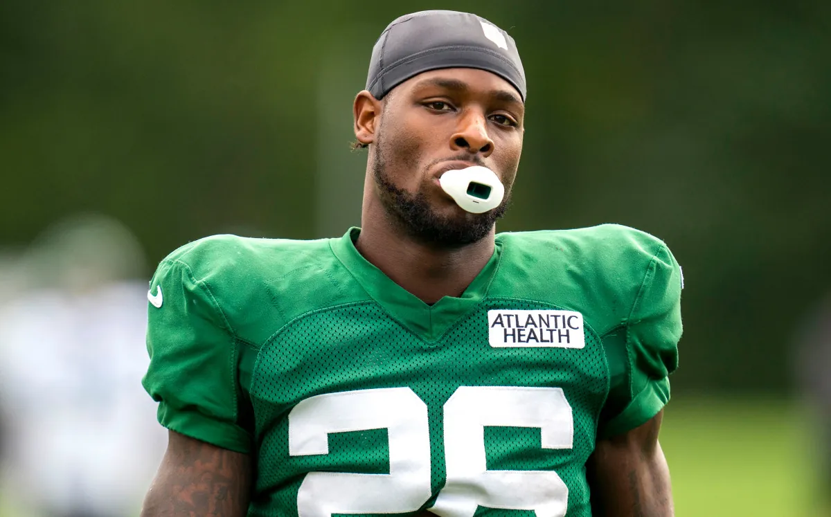 Buccaneers sign running back Le’Veon Bell Image
