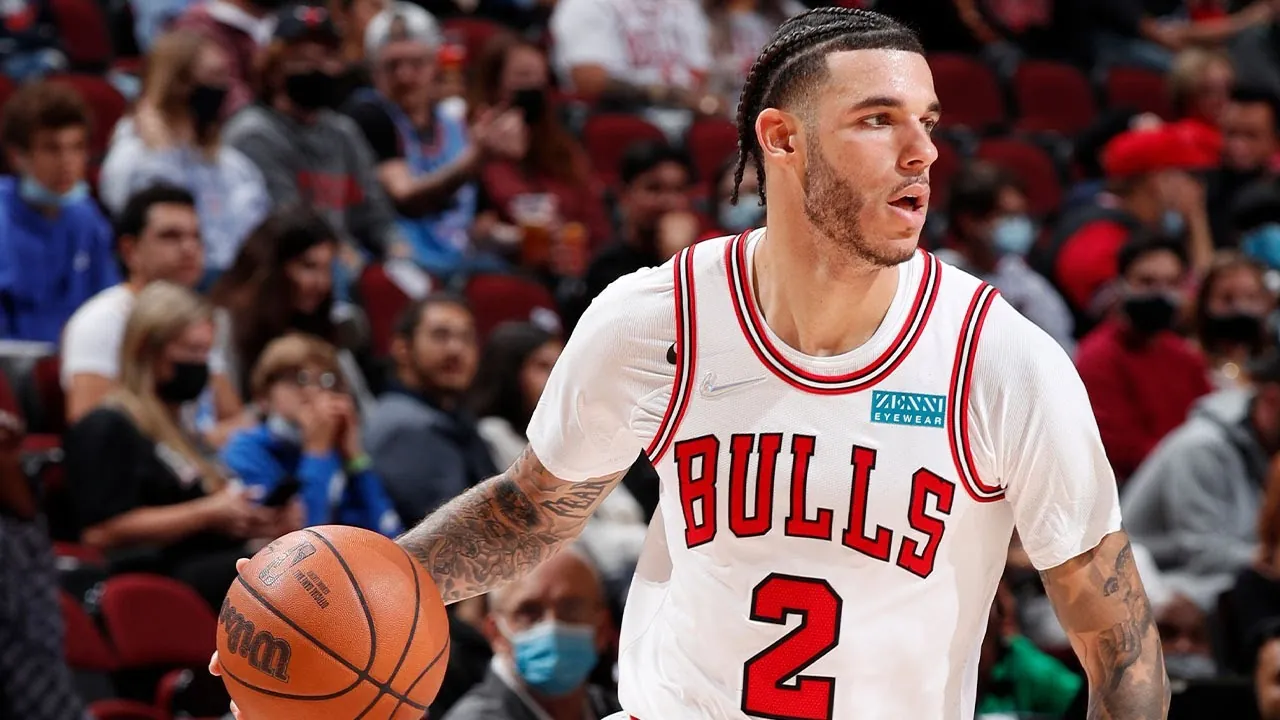 Bulls guard Lonzo Ball won’t play in 2022-23 with knee injury Image