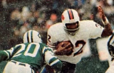 Hall of Fame running back O.J. Simpson dies of cancer at age 76 Image