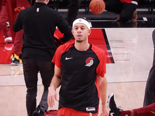 76ers go into quarantine after Seth Curry tests positive for coronavirus Image