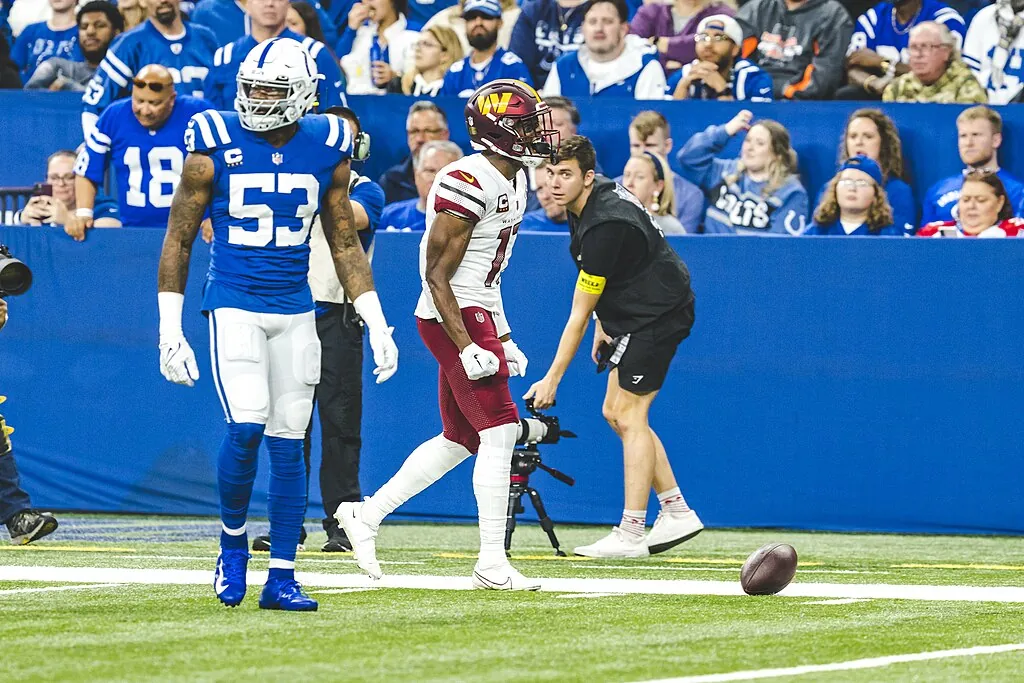 Colts release linebacker Shaquille Leonard Image
