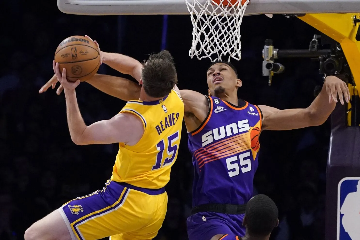 Reaves drops 25, Lakers outlast Suns to continue postseason push Image