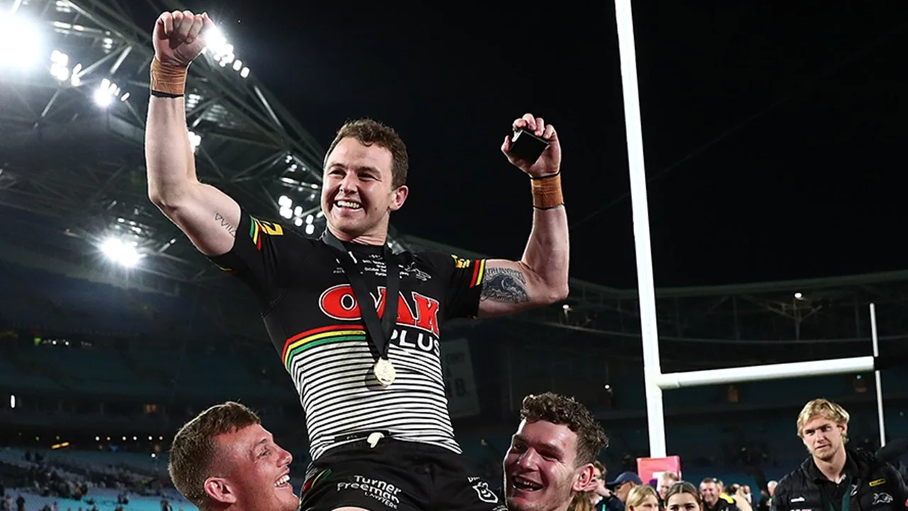 Panthers lock up star fullback Dylan Edwards with longest deal at the club Image