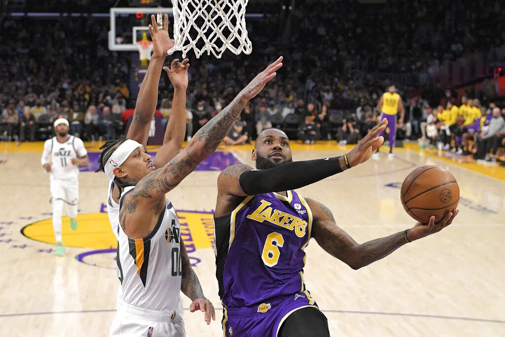 LeBron James ties Lakers’ longest 25-point streak in comeback win over Utah Image