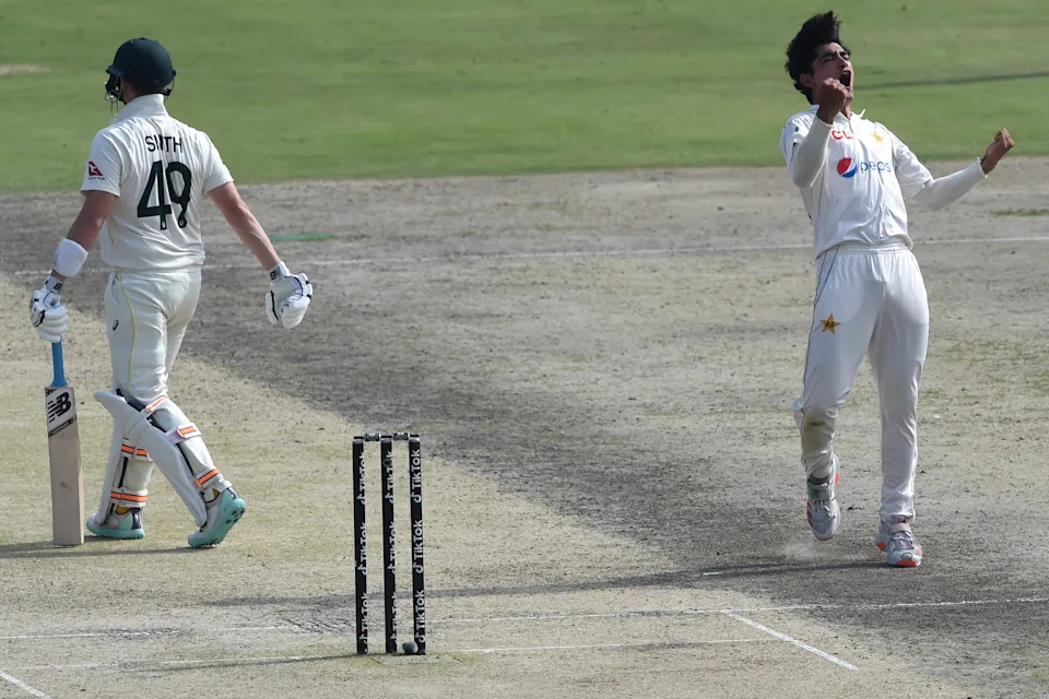 Australians endure tricky Day 1 despite Khawaja, Smith fifties Image
