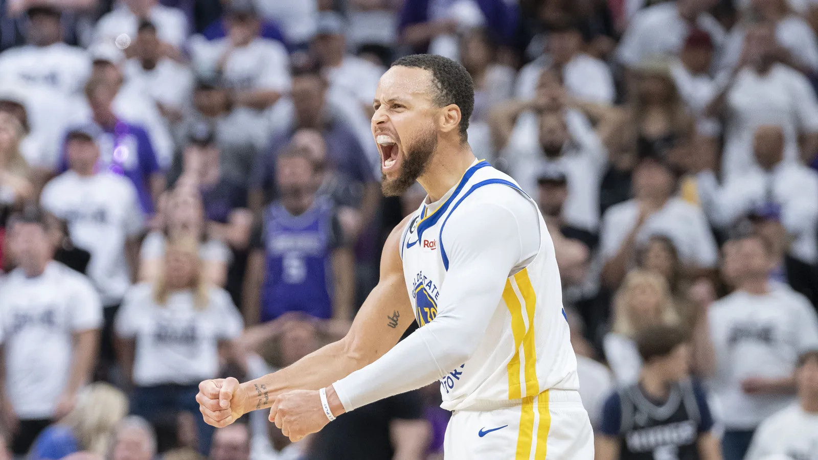 Curry drops 50 as Warriors surge home to win Game 7 in Sacramento Image