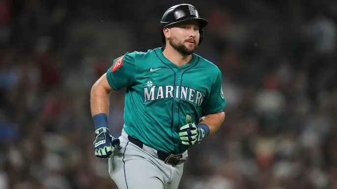 Cal Raleigh becomes seventh MLB player to hit 60 home runs in a season Image