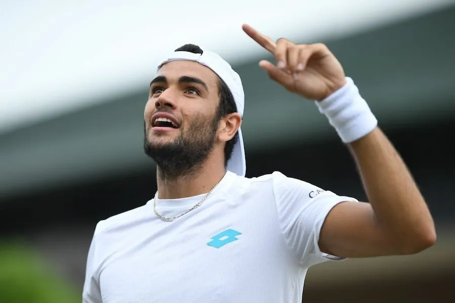 Who are five players that have withdrawn from the 2025 French Open? Image