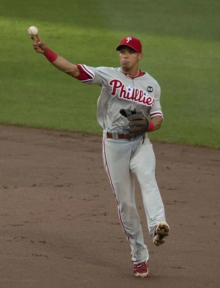 Indians sign second baseman Cesar Hernandez from the Phillies Image