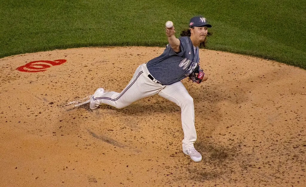 Opinion: Cubs take a risk in signing relief pitcher Hunter Harvey Image