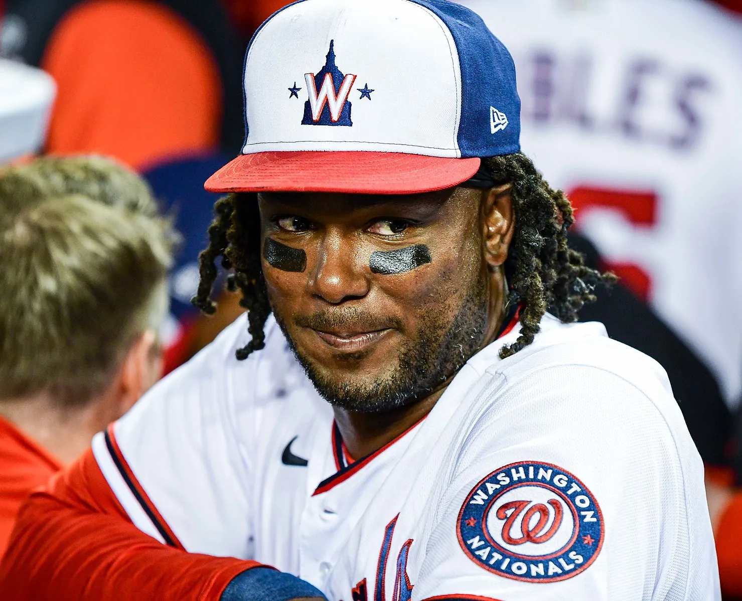 Twins sign first baseman Josh Bell Image