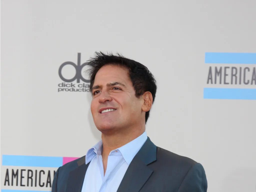 NBA fines Mavericks owner Mark Cuban half a million dollars for criticizing officials Image