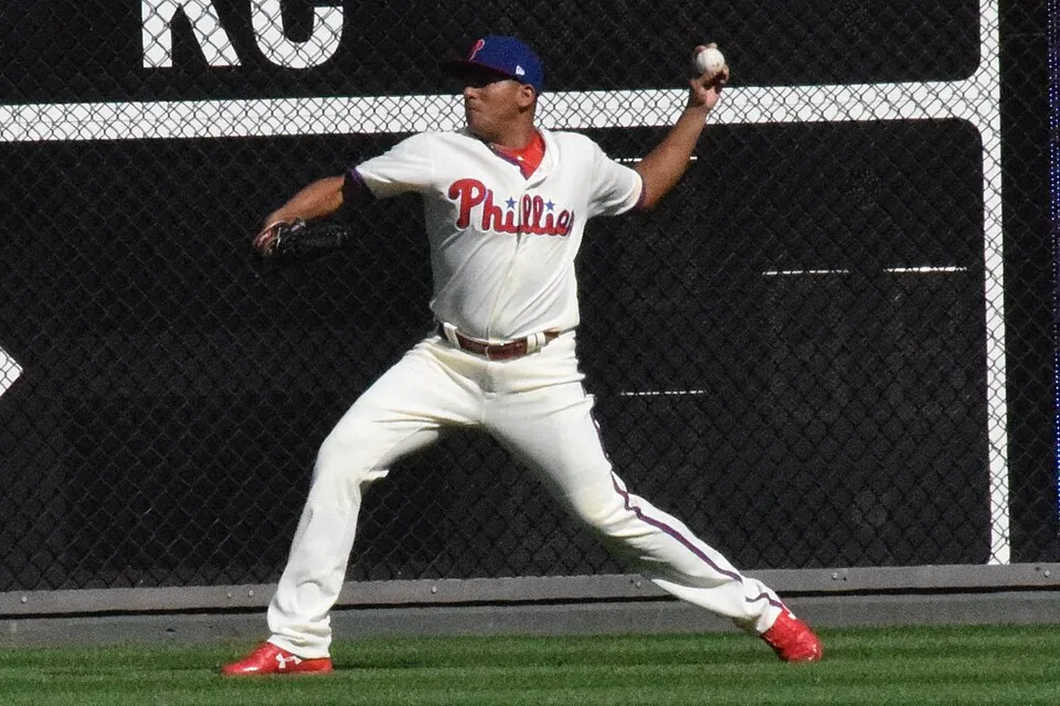 Red Sox sign lefthanded starting pitcher Ranger Suarez Image