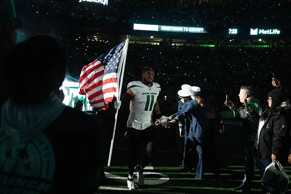 Jets trade LB Jermaine Johnson II to Titans for DT T’Vondre Sweat Image