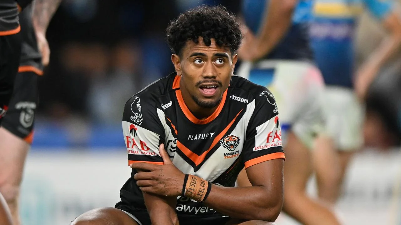 Tigers put two contracts in front of Bula, will let him choose better deal Image