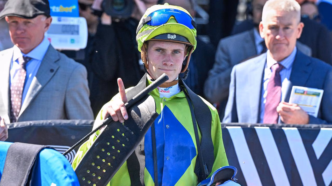 NEINDORF MARCHES ON AT MORNINGTON Image