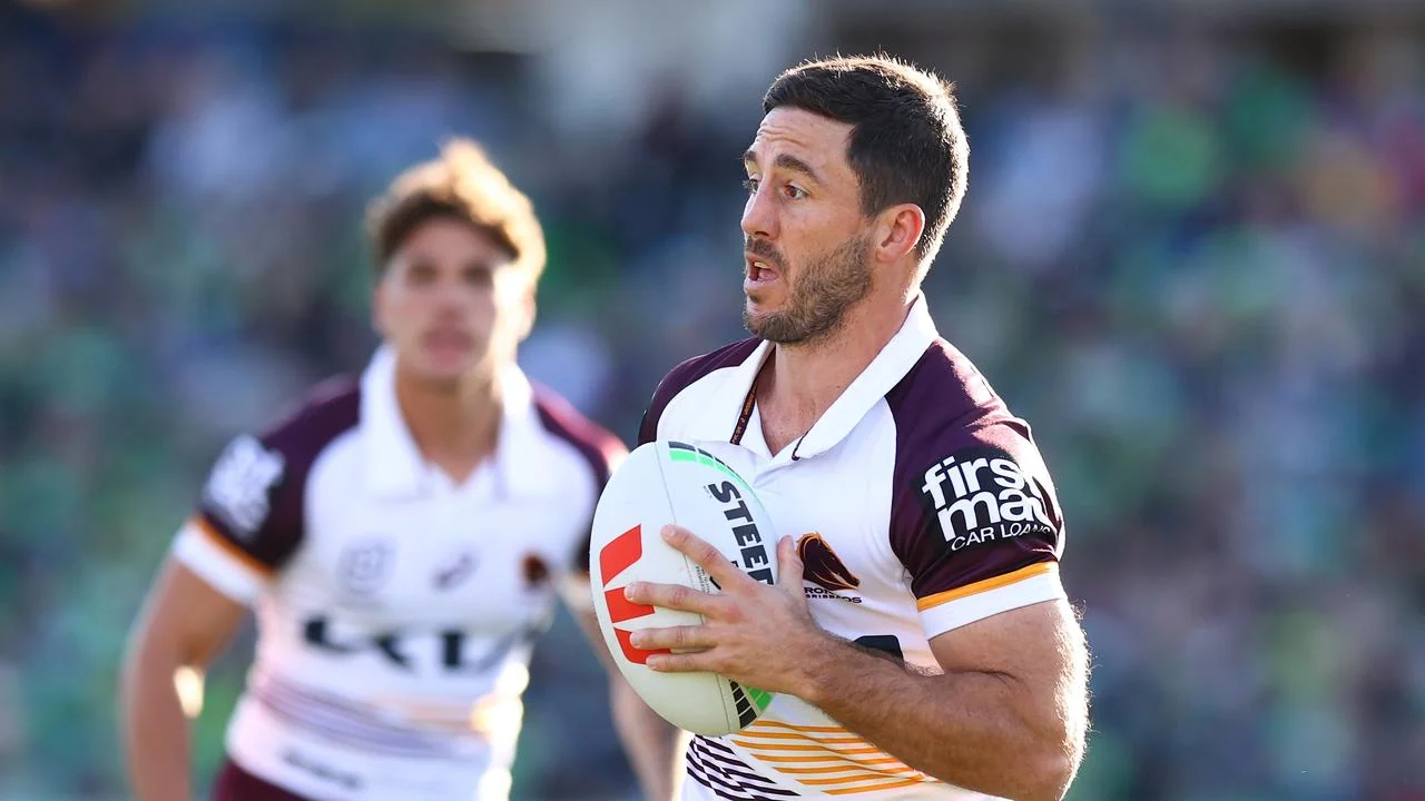 Hunt tells Broncos he’s going to keep playing, wants the halfback jersey Image