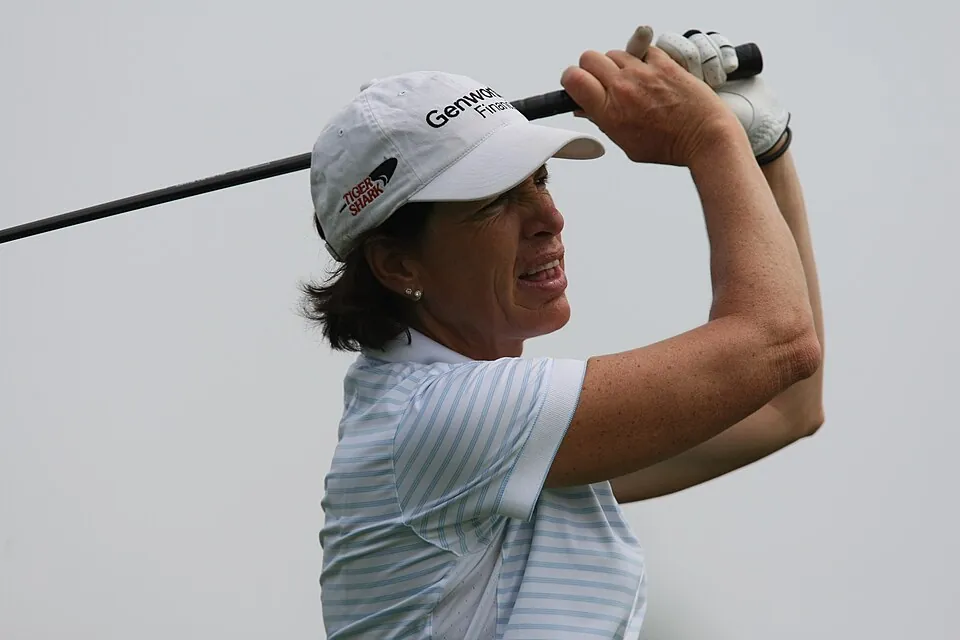 Juli Inkster becomes the oldest golfer to make the cut in a LPGA tournament Image