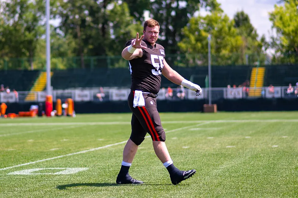 Ravens sign center Ethan Pocic Image
