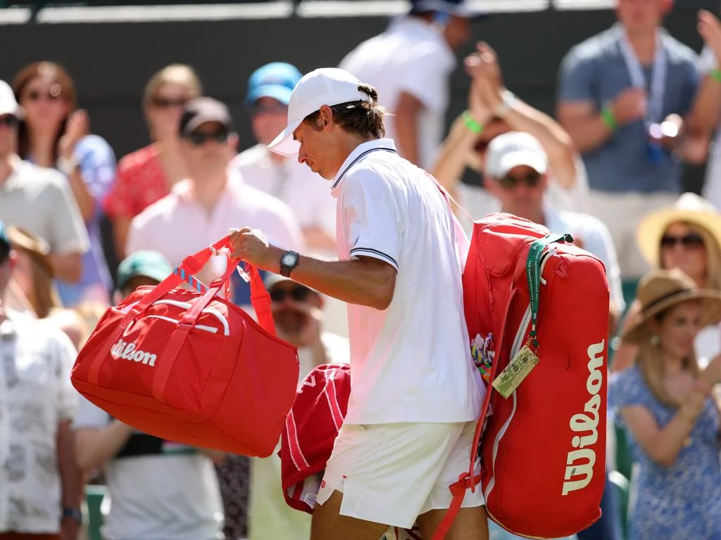 De Minaur ‘broken inside’ after best chance to make Wimbledon semifinals derailed Image