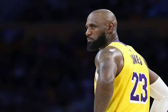 LeBron James Keeps NBA World Guessing as Free Agency Saga Takes Another Twist Image
